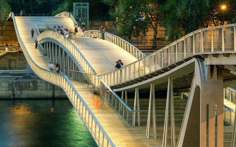 Fichier:65 Dietmar Feichtinger, Passerelle Simon-de-Beauvoir, Paris-Bercy, 2004-06 © DF architectes.jpg